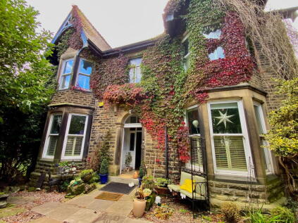 North Road, Glossop, SK13 7AX