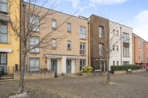 Station Square, St. Neots, Cambridgeshire, PE19