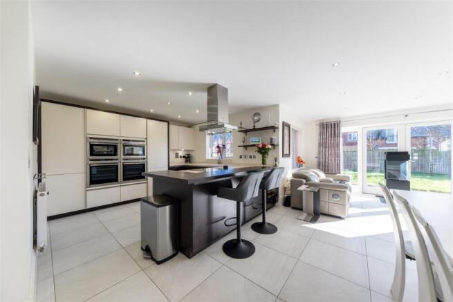 9 Meadowside-002.jpg