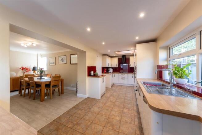 10 Windsor Close-005.jpg