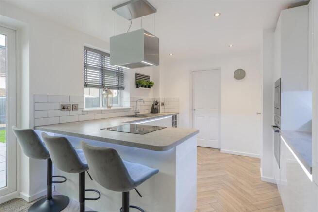 15 Turnberry Close-2.jpg