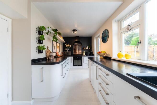 24 Limewood Crescent-002.jpg