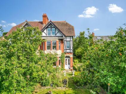 Downfield, Stroud, GL5