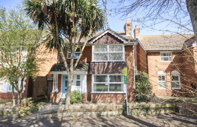 4 Bedroom Detached House, No Forward Chain, Garag