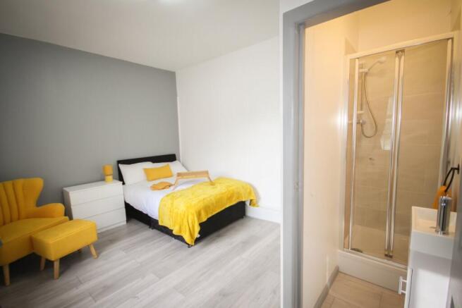 Single Room Let With Parking