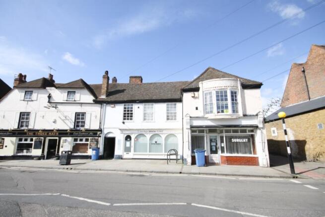 1 Bed Unfurnished Flat