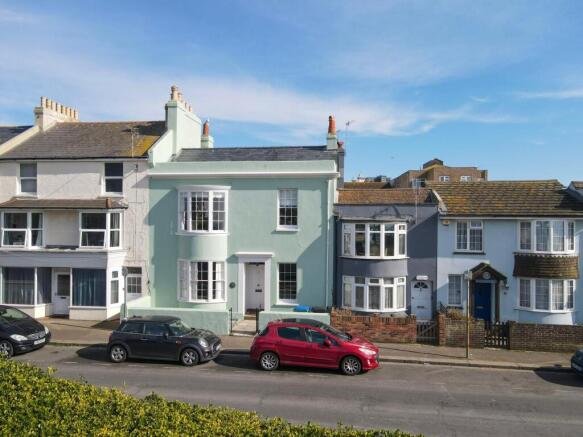 2 Bedroom apartment, stunning finish throughout, 