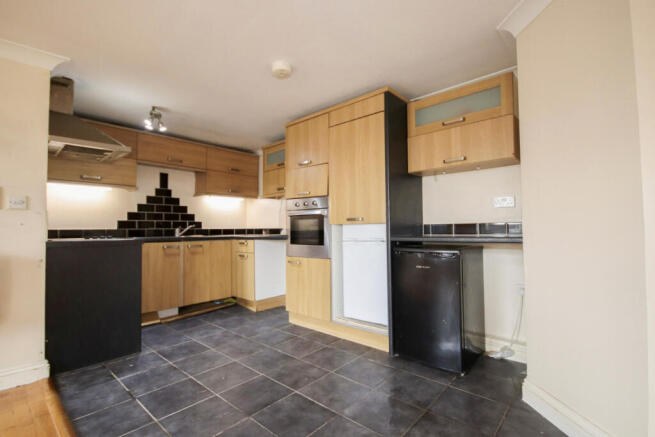 Elegant Two-Bedroom Flat with Allocated Parking i
