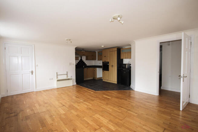 Elegant Two-Bedroom Flat with Allocated Parking i