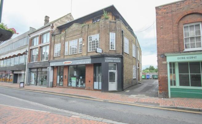 1 Bed Apartment With Parking!