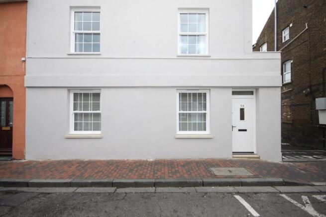 2-Bedroom Ground Floor Apartment ¿ Sittingbourn