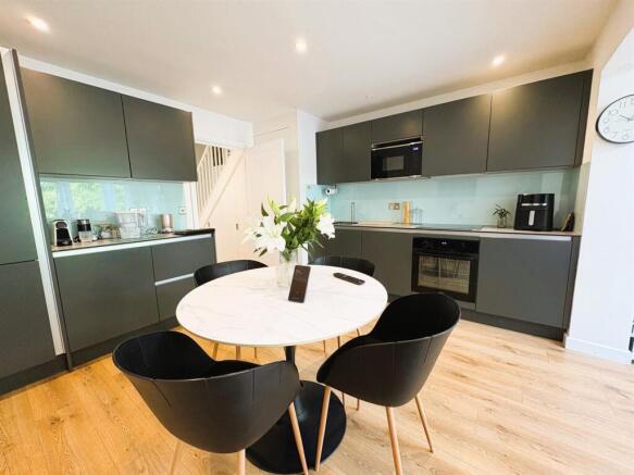 Kitchen 1.jpg