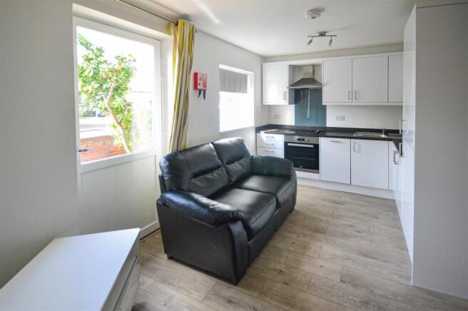 Flat 10, Common and Kitchen