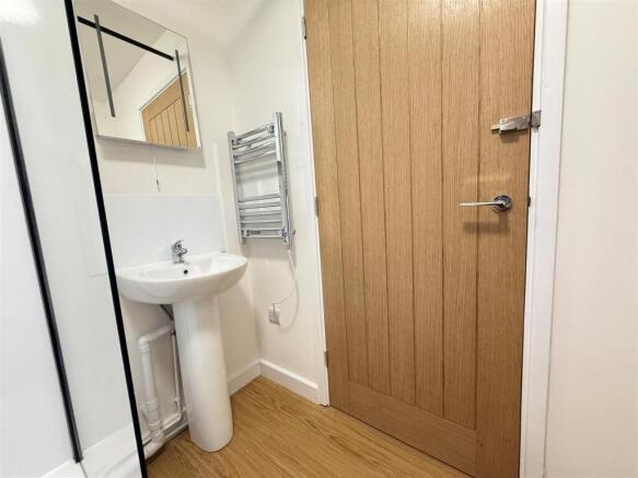 Bathroom 1.jpg