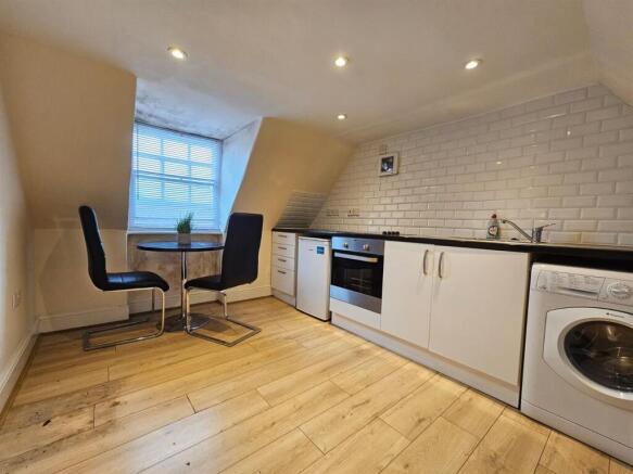 Kitchen 1.jpg