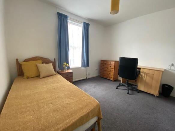 Bedroom 1.jpg