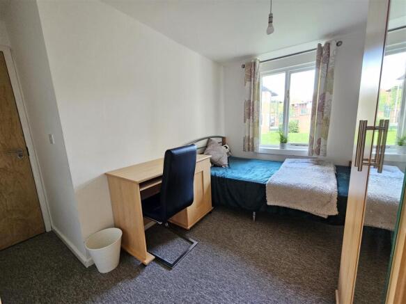 Flat 21 Room 4.jpg