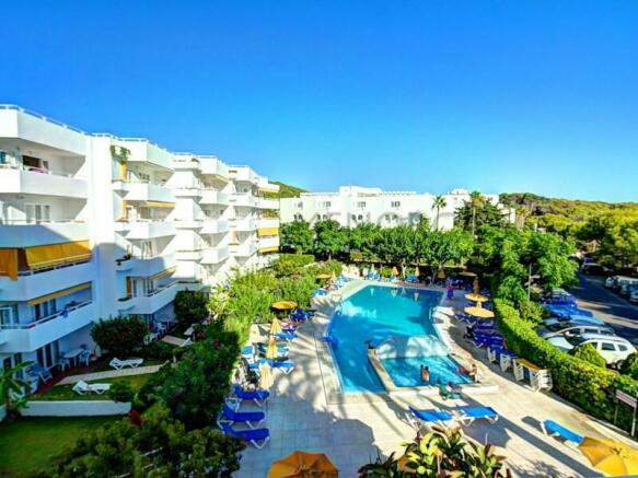 Ground floor communal pool with garden next to the beach of Santo Tomás