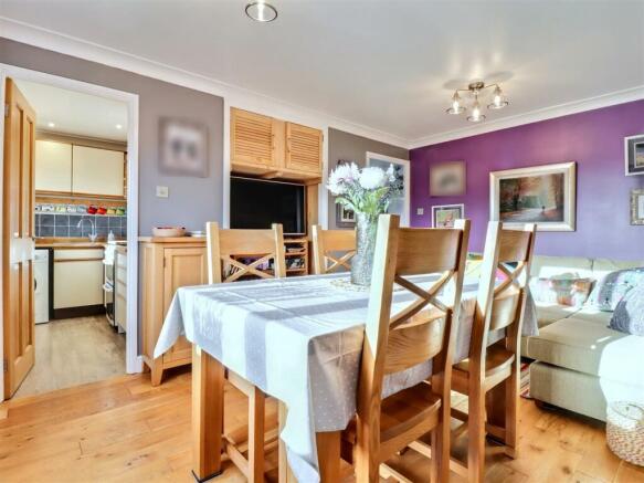 sitting/dining room