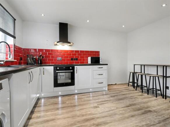 kitchen/breakfast/dining