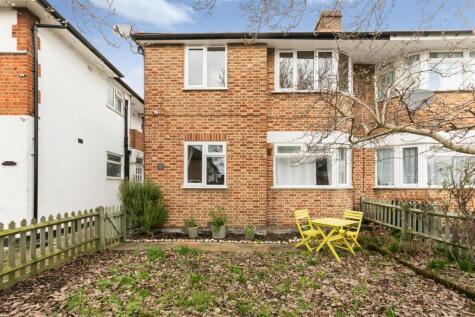 Runnymede, Colliers Wood