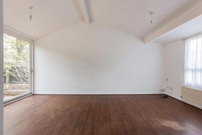 122 Knights Croft-HR6.jpg