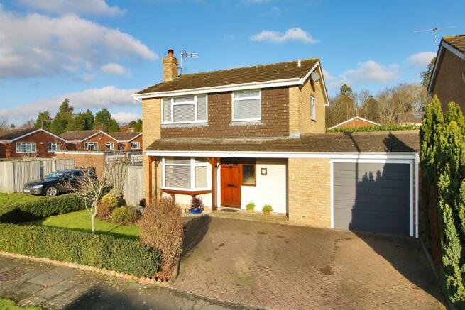 3 Bedroom Detached House For Sale In Lashbrooks Road Uckfield East