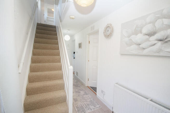 102 Huntly Av - R...