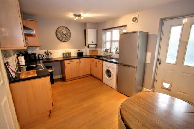 KITCHEN/DINING AREA