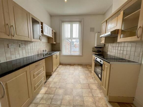 KITCHEN/DINING AREA