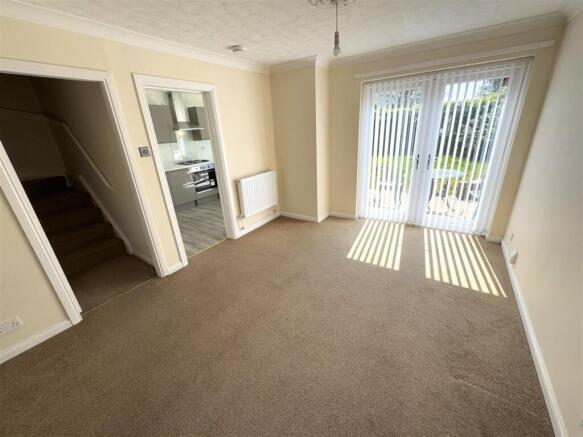 LOUNGE/DINING ROOM