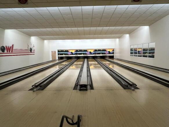 Bowling lanes 