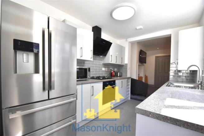 Kitchen a.jpg