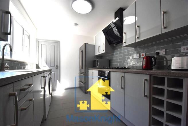 Kitchen b.jpg