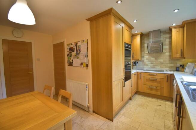 Fitted Kitchen/Break