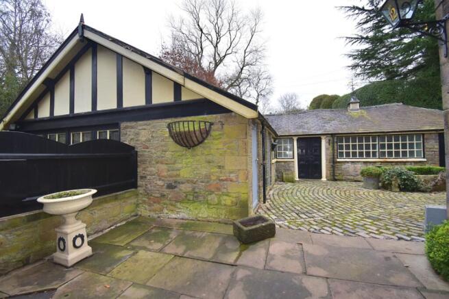 Garage / outbuilding