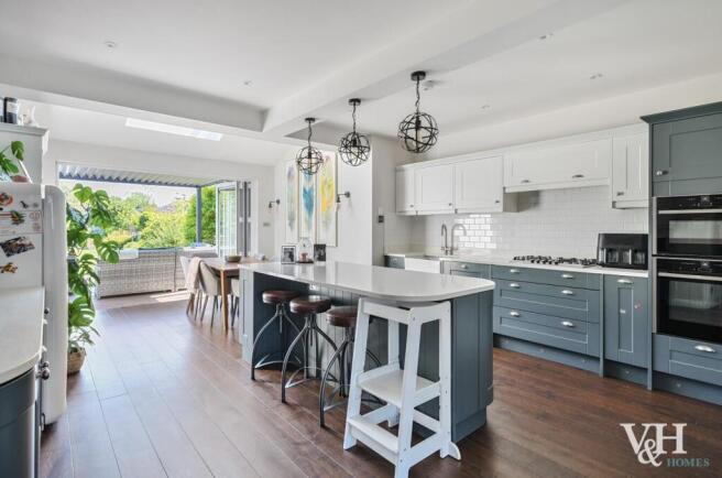kitchen 2.jpg