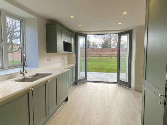 Granary Kitchen to Outside _IMG_1785.jpg