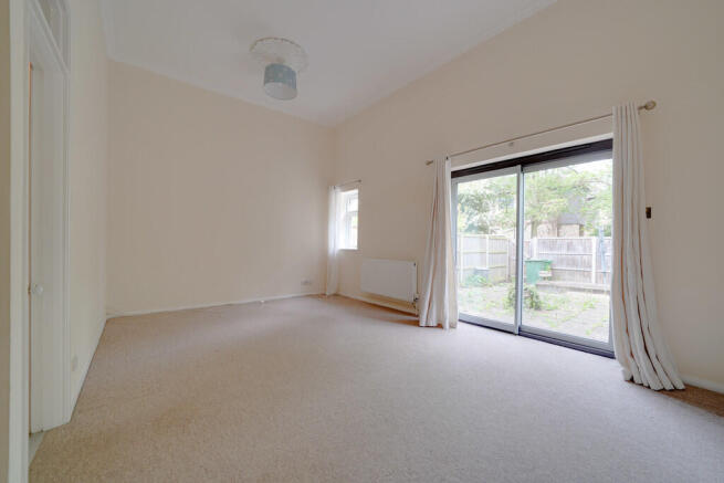 21 Limes Park, St...