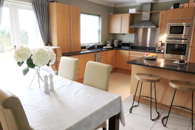 KITCHEN/DINER