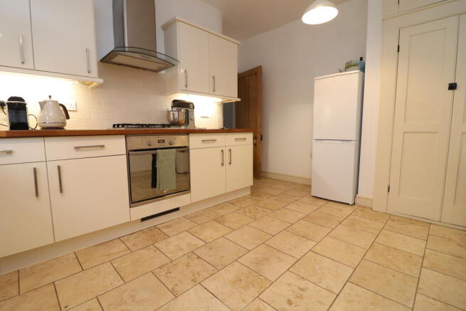 ADDITIONAL PHOTO OF KITCHEN