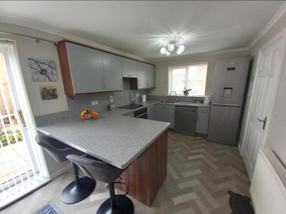 FAMILY DINING KITCHEN