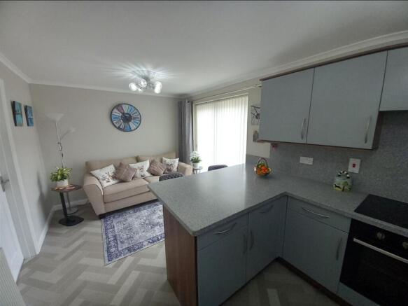 FAMILY DINING KITCHEN