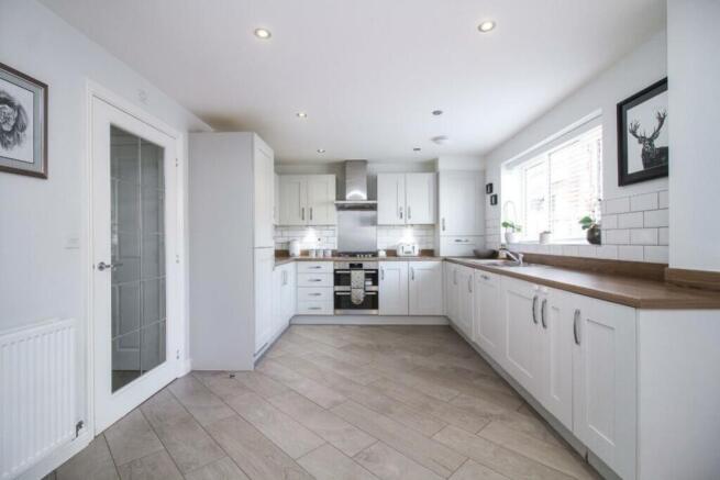 FAMILY DINING KITCHEN
