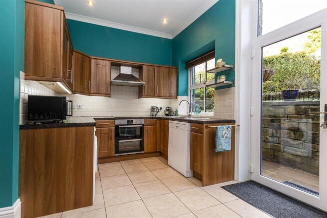 L-Shaped Dining Kitchen