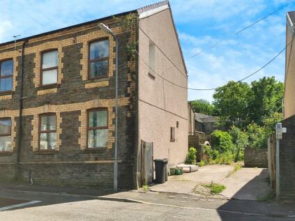 Neath - 2 bedroom maisonette for sale