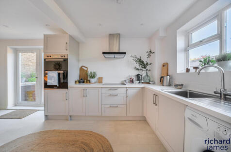 Kennet Avenue, Swindon, SN25