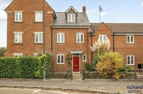 Pioneer Road, Oakhurst, Swindon, SN25