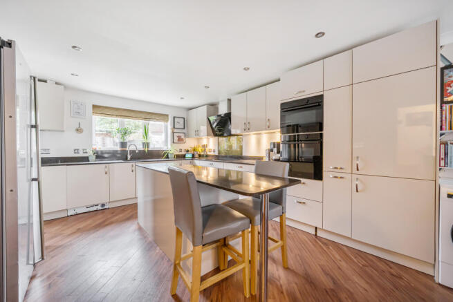 1384718216928363c32b59