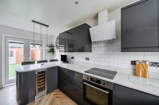 14028281369777c8f8bf3c